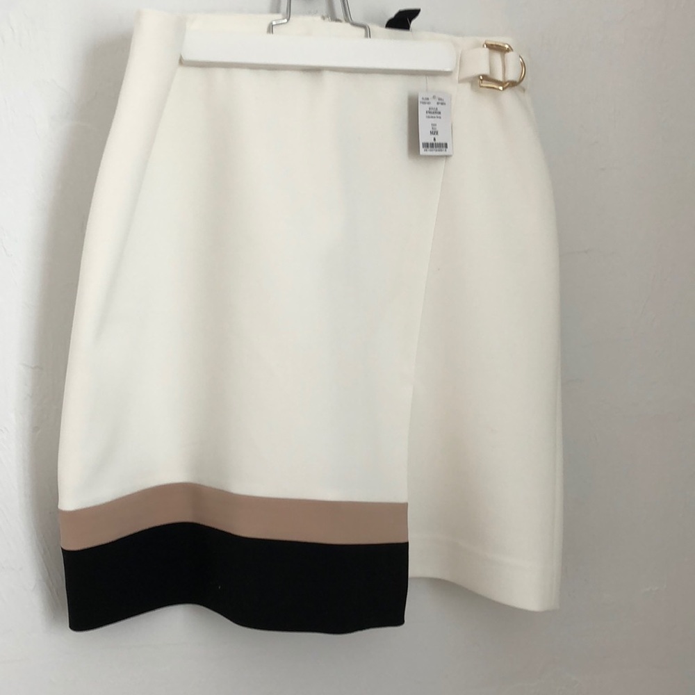 White House Black Market cream skirt, size 8 NWT